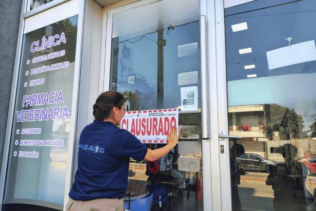 Clausuran veterinarias y retiran 2000 productos irregulares en el departamento Colón