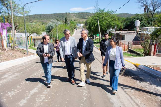 Salsipuedes inauguró obras de mejoramiento vial y alumbrado en calle Tucumán