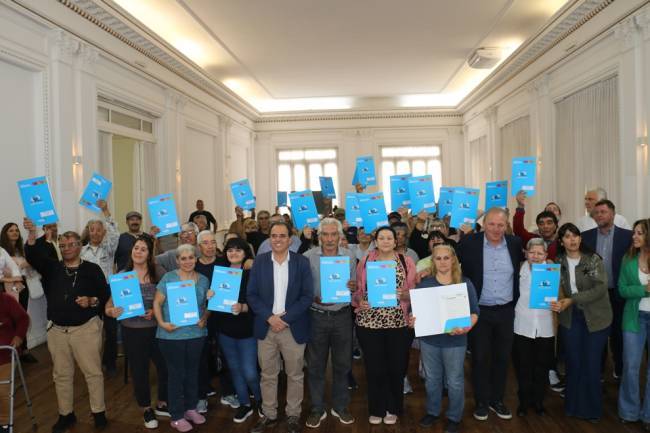 Más familias de Río Cuarto acceden a la titularidad definitiva de sus viviendas