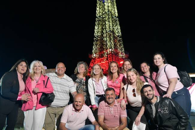 Villa Parque Siquiman: La Torre Alicia se viste de rosa por la vida
