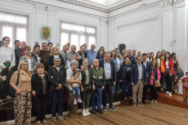 Después de más de 25 años, 50 familias de Río Cuarto firmaron la escritura de su casa