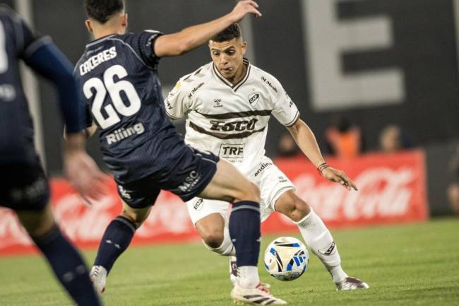 Talleres ganó 1 a 0 y sigue con vida