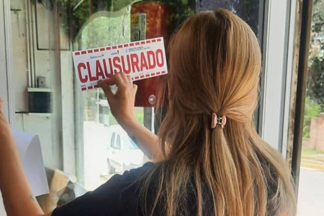 Clausuran comercios por venta ilegal de productos veterinarios en Villa Allende