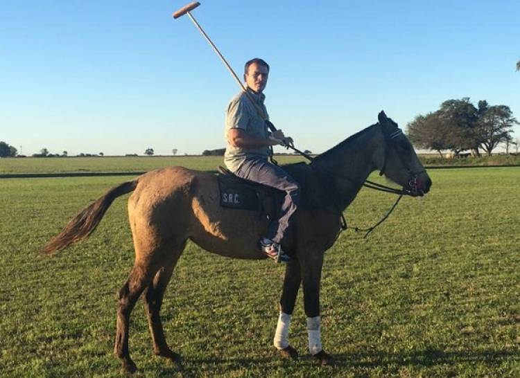 La historia del cordobés que juega al polo con su pierna amputada
