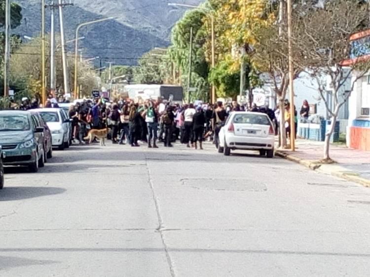 Declaraciones cruzadas, manifestaciones y dudas tras la muerte de Cecilia