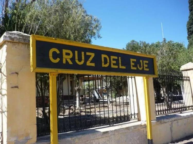 ¿Se levantó la cuarentena en Cruz del Eje? Intendente festejó Día del Trabajador junto a allegados