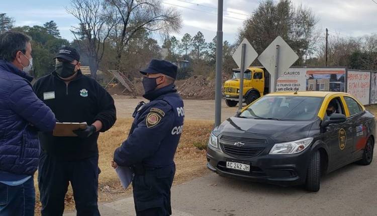 Mendiolaza: Frenaron a un taxista y dos pasajeros que venían de Buenos Aires. Se activó el protocolo