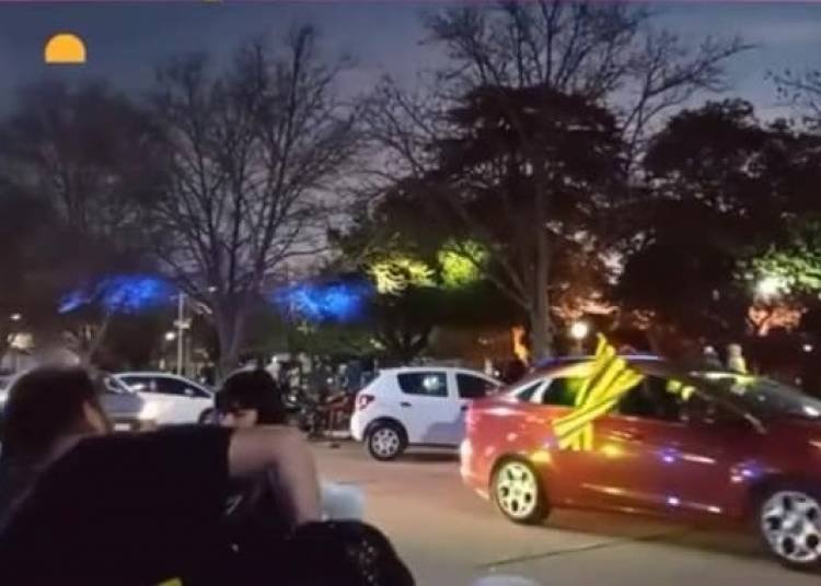 En Laborde salieron todos a festejar el cumpleaños de los dos clubes de la ciudad