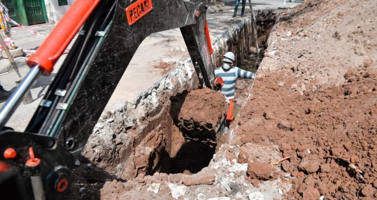 Setenta años tenía el caño cloacal que debieron reemplazar en barrio General Bustos