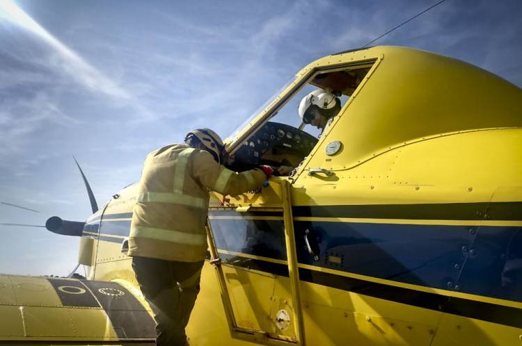 Incendios: Aviones hidrantes y helicópteros intentan cesar las llamas desde las alturas