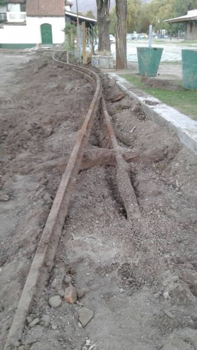 Capilla del Monte: Proyecto para que vuelva el tren no impidió levantar las vías para priorizar Centro Gastronómico