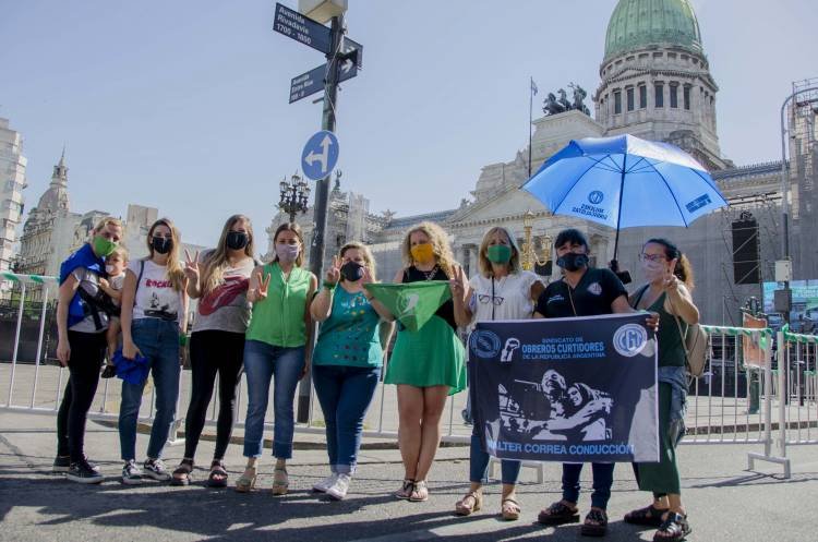 Diputados debate la legalización del aborto