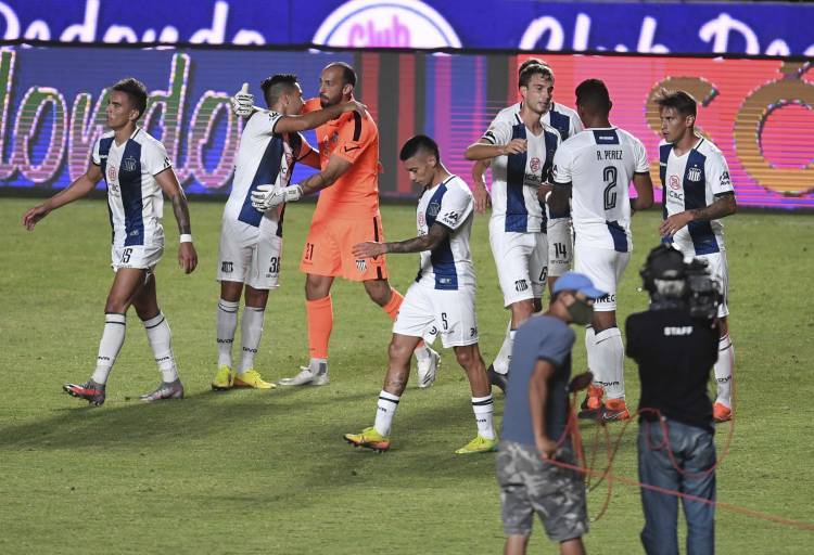 Triunfazo albiazul en el inicio de la Zona Campeonato