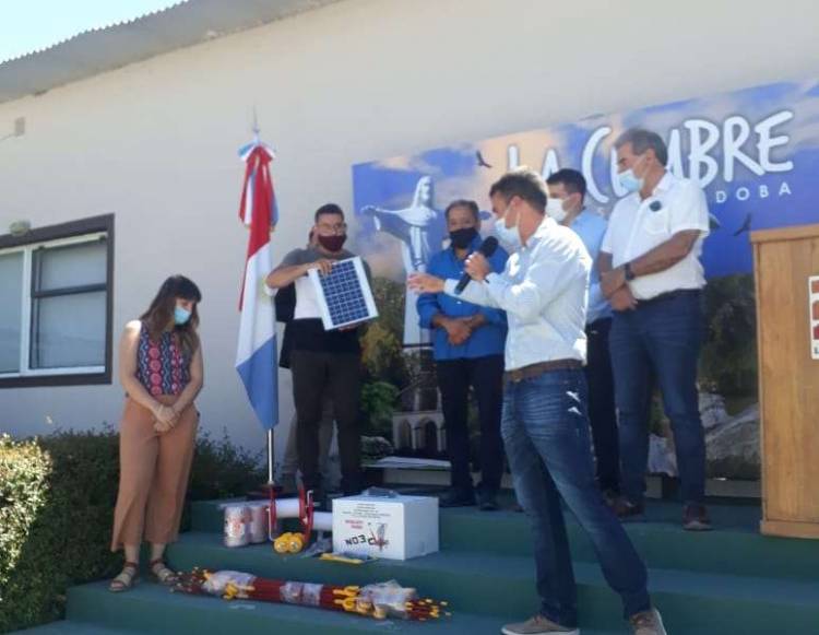 Entregaron aportes y equipamientos a productores afectados por los incendios