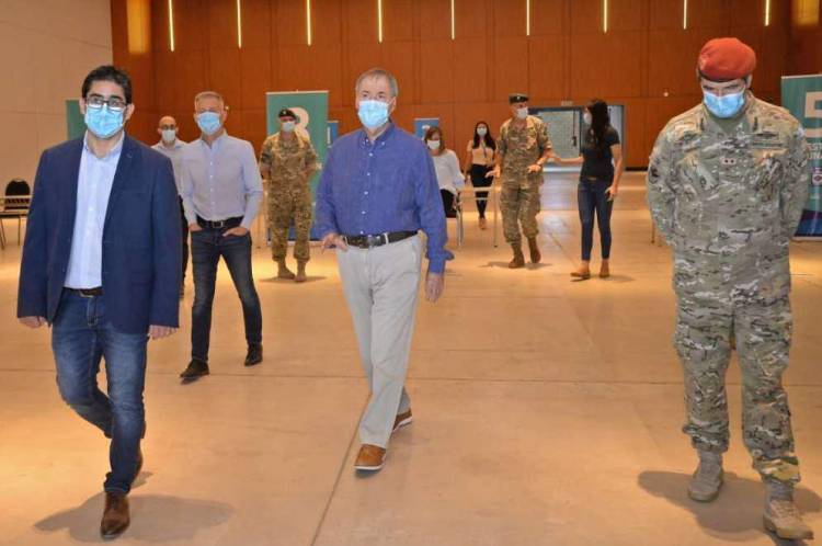 Schiaretti supervisó el centro de vacunación Covid-19 de Capital