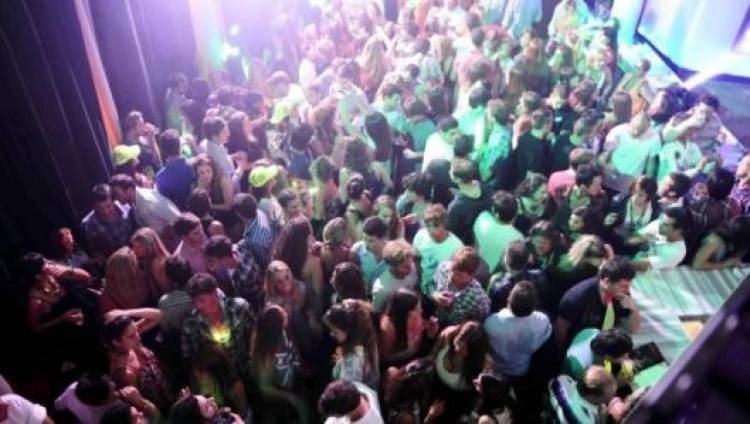 Fiestas clandestinas: La oposición pide espacios de esparcimiento