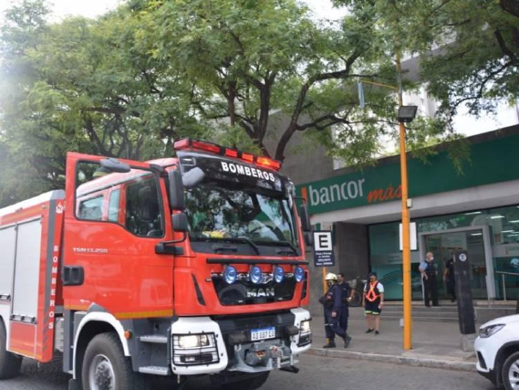 Principio de incendio alertó al Banco de Córdoba