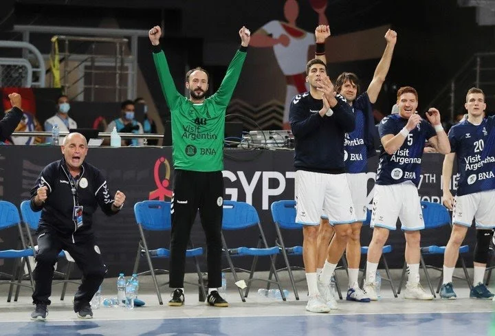 Handball: Argentina venció a Bahréin y se clasificó a la segunda ronda del Mundial. 