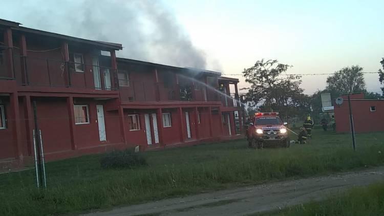 Explosión e incendio en un hospedaje