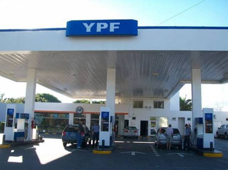 YPF anunció descuentos para personal docente de todo el país