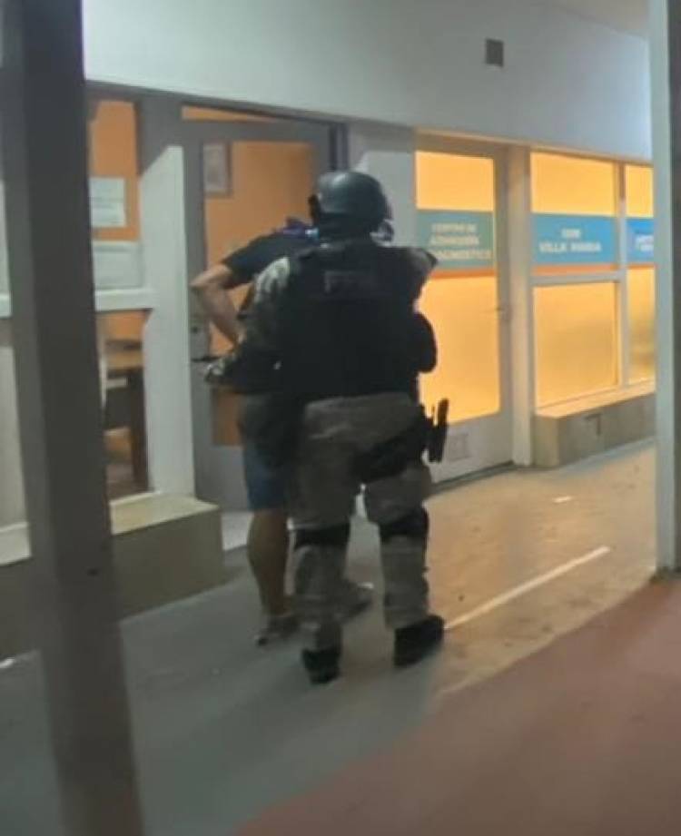 Villa María: Intentó fugarse por el patio y deshacerse de las drogas