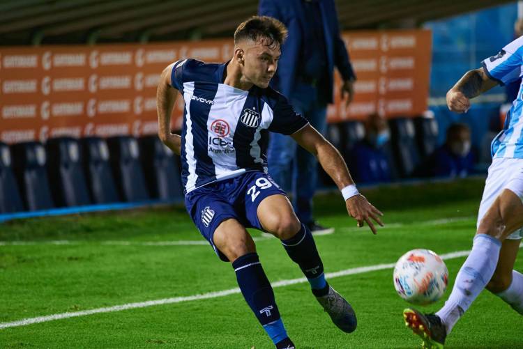 Santos se vistió de héroe y Talleres ganó en Tucumán