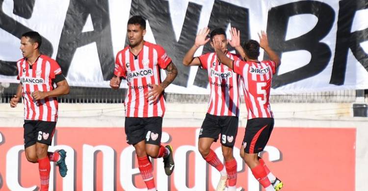 Instituto empató ante Barracas Central con polémica de por medio 