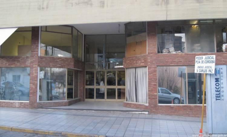 Cobraba dinero prometiendo "arreglar" causas judiciales