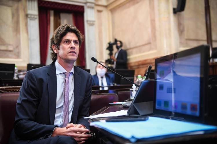 Lousteau presiona a la UCR para competir contra el PRO en las PASO