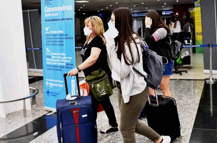 El Gobierno denunciará penalmente  a 287 personas que no cumplieron con la cuarentena obligatoria dispuesta para las personas que vuelven de viaje.