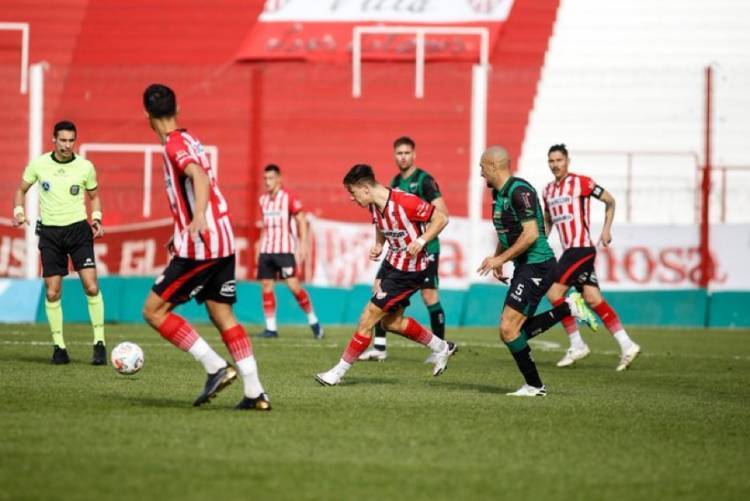 Instituto salvó el empate sobre el final 