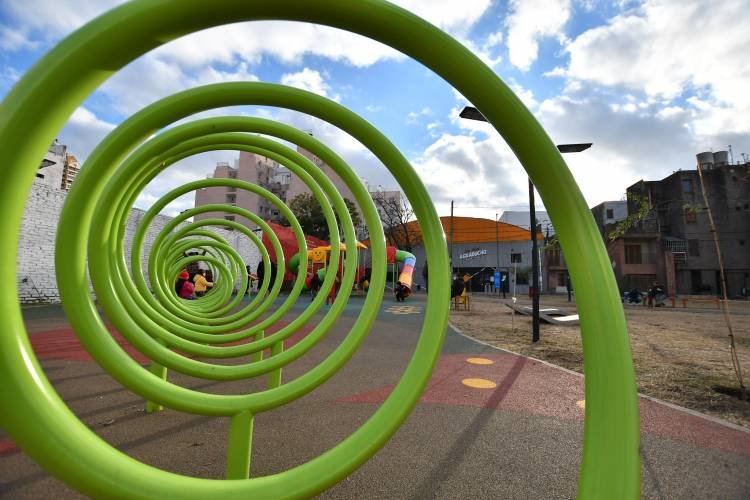 De ser un terreno baldío a convertirse en la primera "plaza de bolsillo" de la ciudad de Córdoba