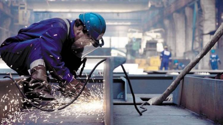 Adelantarán un aumento en el salario mínimo, vital y móvil