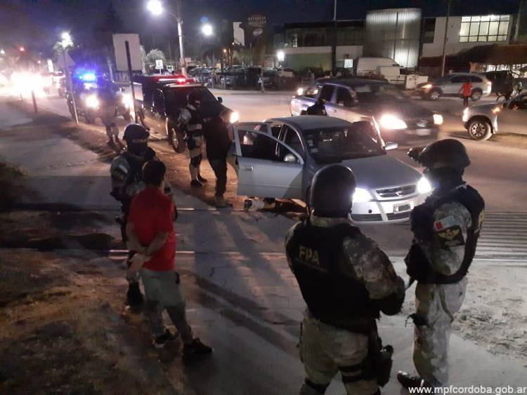 No logró llegar a su destino: Automovilista detenido con cocaína