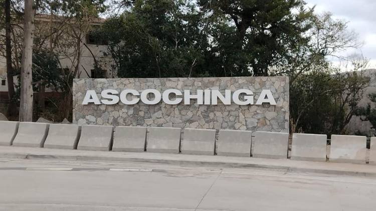 Ascochinga ya tiene su cartel de ingreso