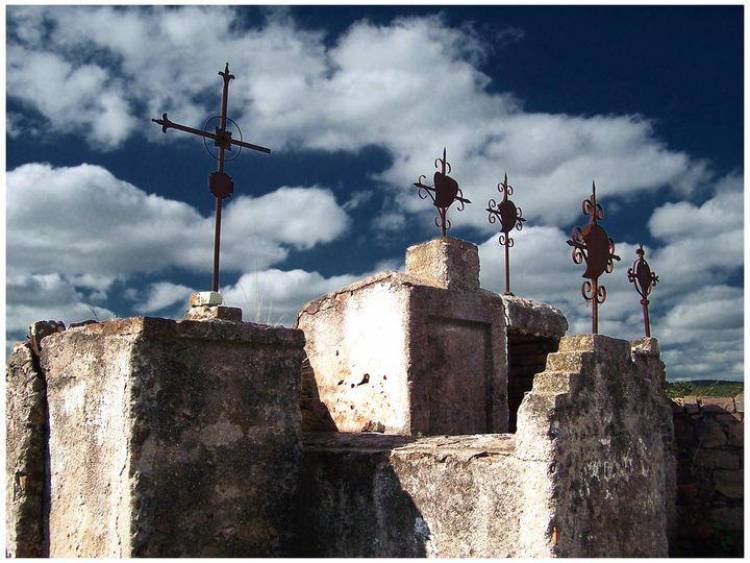 Misteriosas tumbas verticales en San Pedro Norte.