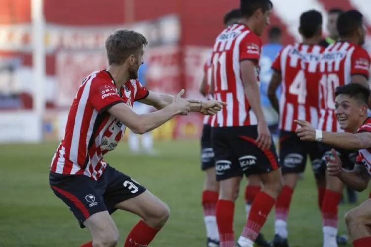 Instituto logró ganar en casa