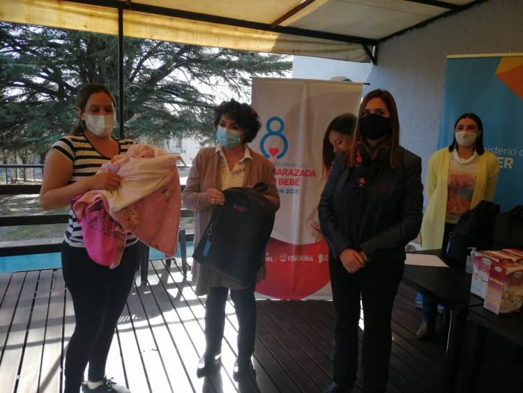 Córdoba Con Ellas entregó ajuares del programa de Protección de la Embarazada y su Bebé 2021