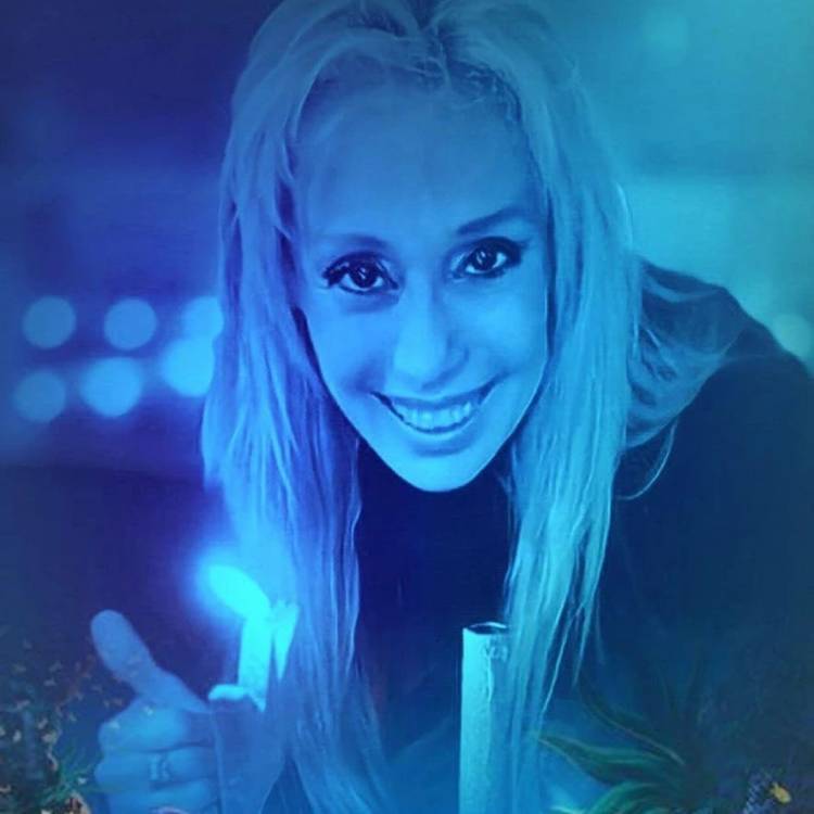 Andrea Teicher llega a Costa Rica de la mano de su canción "Mujeres".