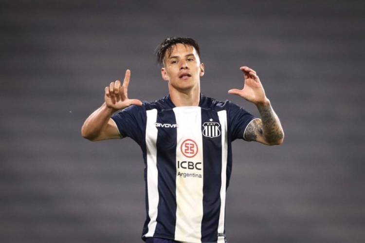 Triunfazo de Talleres para seguir puntero
