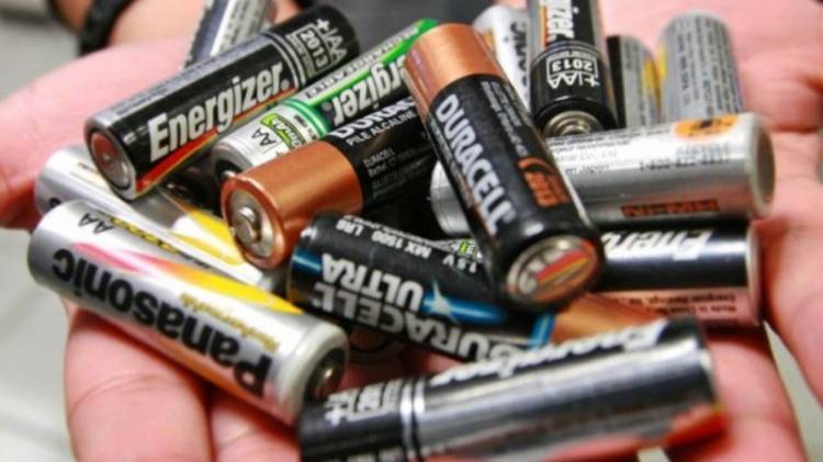 Descubren cómo hacer pinturas de interior con un compuesto extraído de pilas usadas