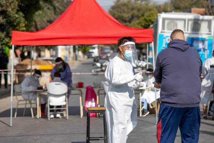 Coronavirus en Argentina: confirmaron 135 muertes y 2.493 contagios en las últimas 24 horas