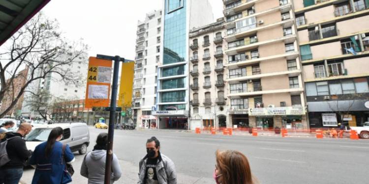 Se trasladan a una cuadra las paradas de Av. Maipú, entre 25 de Mayo y Emilio Olmos 