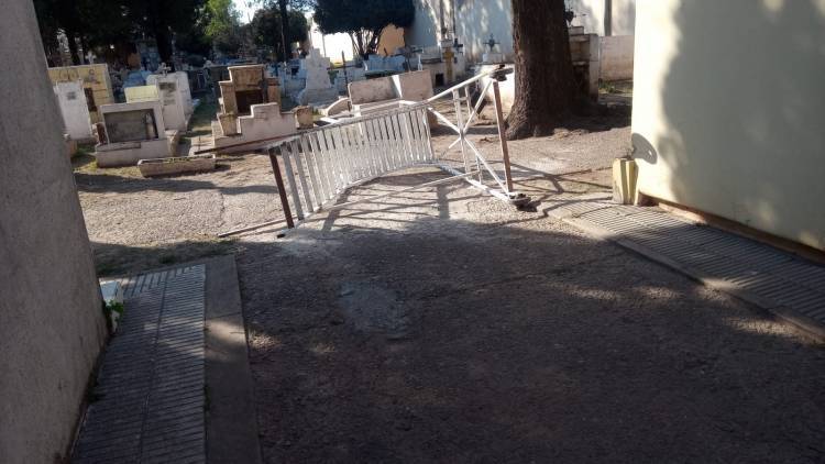 Jesús María: vandalizaron un cementerio