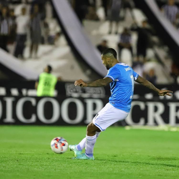 Goleada del Pirata para seguir peleando por el ascenso 