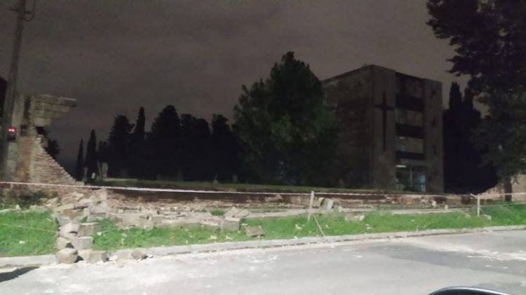 La misteriosa caída de un paredón del cementerio de Río Cuarto