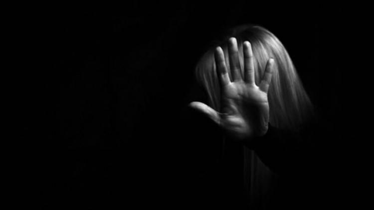 Una mujer fue estrangulada en su casa de Córdoba y por el crimen detuvieron a su pareja