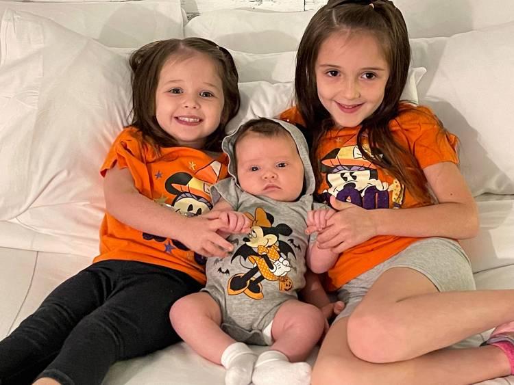 Tres hermanas comparten el mismo día de cumpleaños