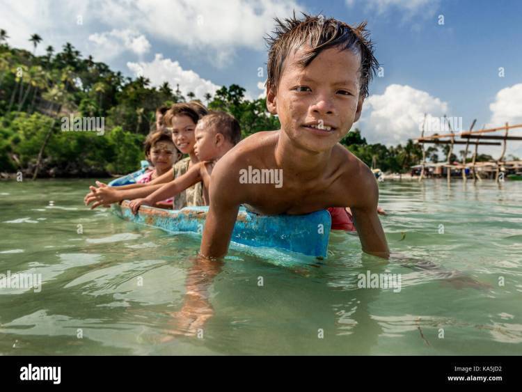 Los Bajau, la tribu que soporta alrededor de trece minutos sosteniendo la respiración bajo el agua