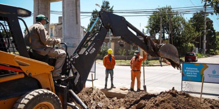 Comenzaron las obras para normalizar el suministro de agua potable en Villa Retiro